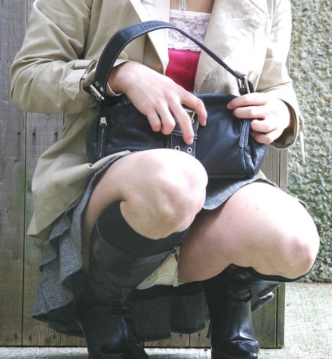 【赤面注意】恥ずかしいぐらいにパンチラしちゃってる素人娘の盗撮エロ画像ｗｗｗｗｗ 8
