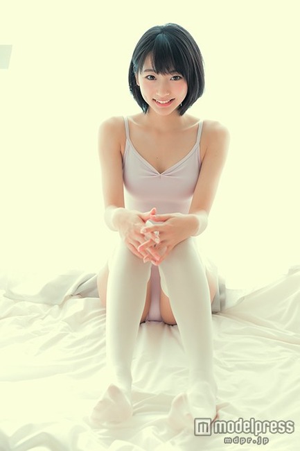 【画像】史上最大の逸材 武田玲奈、黒髪ショートカット美少女が初水着に 2