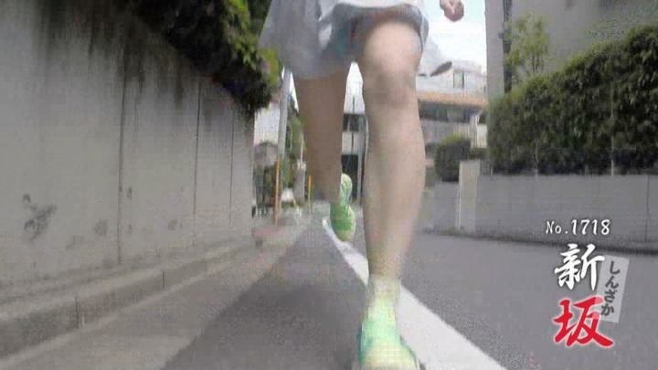 椎名香奈江 アイドルのパンツが下から見えてるエロ画像 17