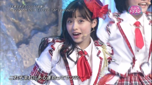 橋本環奈さんがライブ中にパンチラしてるエロ画像50枚 18