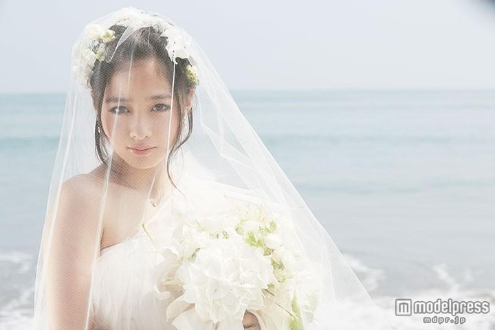【画像30枚】橋本環奈、純白ウエディングドレスで新境地