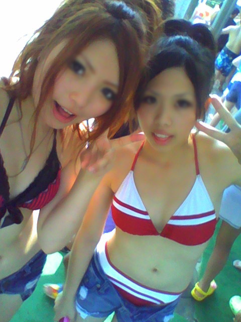 素人水着ギャルを海でナンパしたくなるエロ画像 9