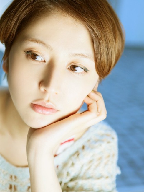 唇が厚くてみずみずしい女の子のエロ画像40枚 27