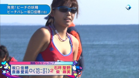 ビーチバレー坂口佳穂の胸の谷間で勃起しちゃうエロ画像 16
