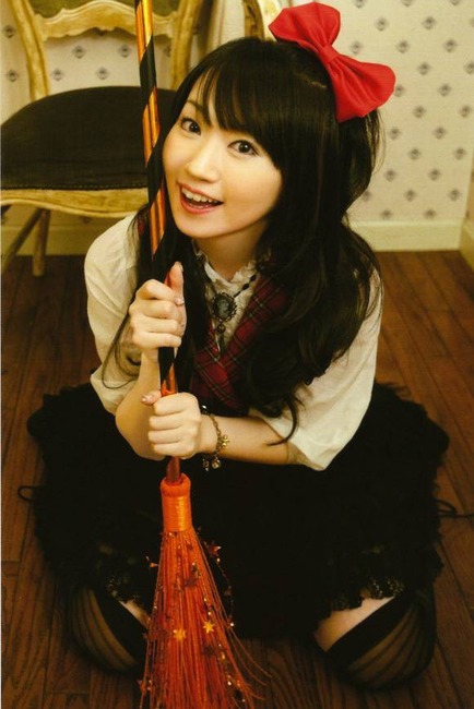 戸松遥・ゆかな・田村ゆかりなど人気声優のエロ画像まとめ50枚 24