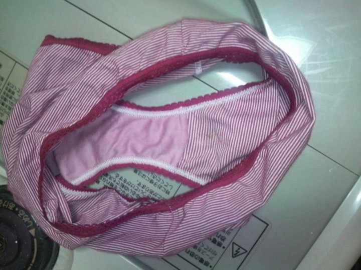 洗濯機の中にある素人のシミ付きパンツってエロいよね 12