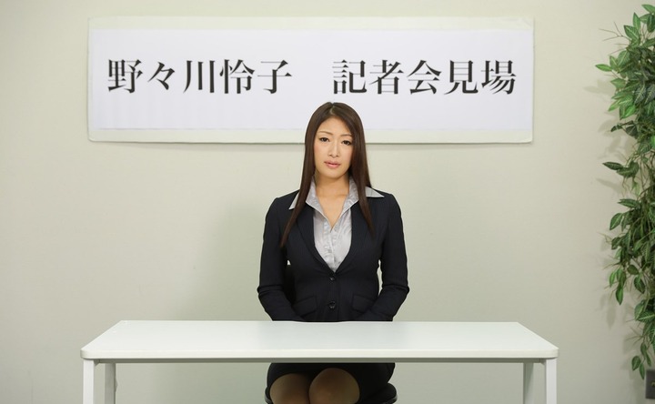 野々村議員をパロディした女の子が記者会見で犯されてるエロ画像 2