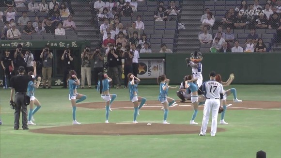 台湾ウェザーガールズの始球式がエロい画像30枚 22