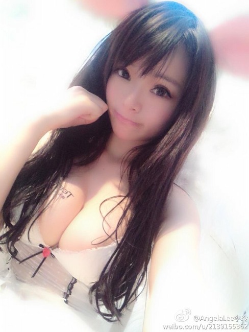 中国の巨乳コンパニオン 李玲（リー・リン）のコスプレエロ画像 29