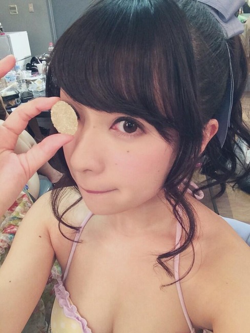 宮本彩希の胸の谷間に飛びつきたくなる自撮りエロ写メ・画像40枚 26