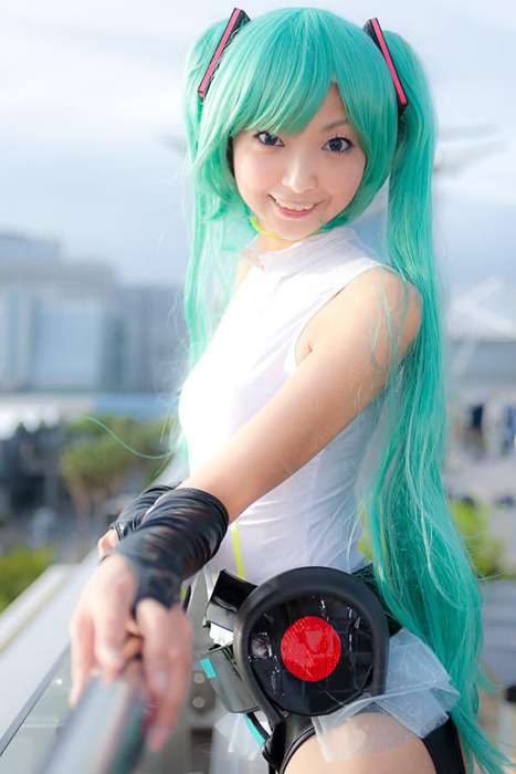 露出の激しいコスプレイヤーのエロ画像 12