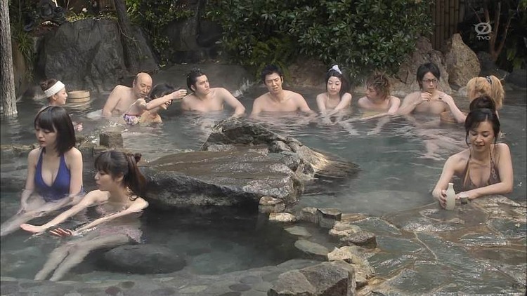人気アイドルたちの乳首が見えそうな入浴シーンがエロいキャプ画像30枚 26