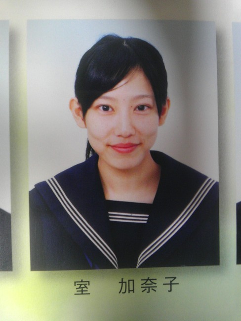 橋本環奈の卒業アルバムが流出！アイドルの卒アルまとめ 16