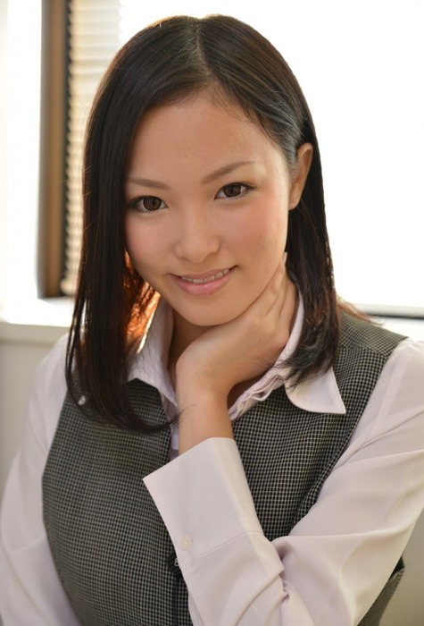 柚月あいがOLコスプレで脱いでくれるエロ画像 23