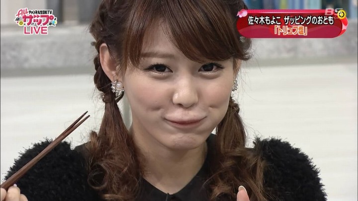 女子アナ・アイドルの抜けるパンチラや胸チラ画像まとめ100枚 41