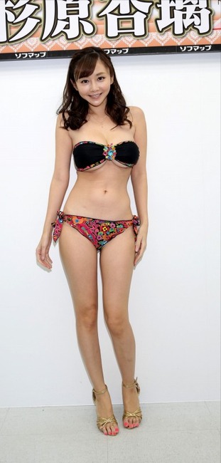 杉原杏璃　グラビアアイドルがエロ水着で誘惑してる画像まとめ30枚　ソフマップ 25