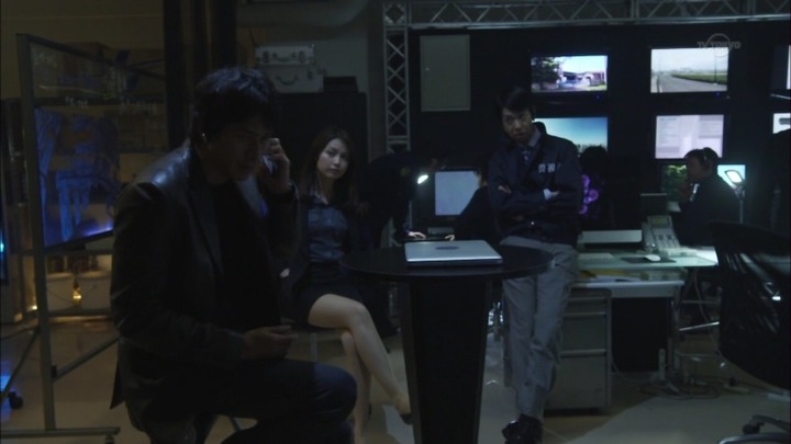 佐藤めぐみ 女優がスーツ姿でパンチラしてるエロ画像 10