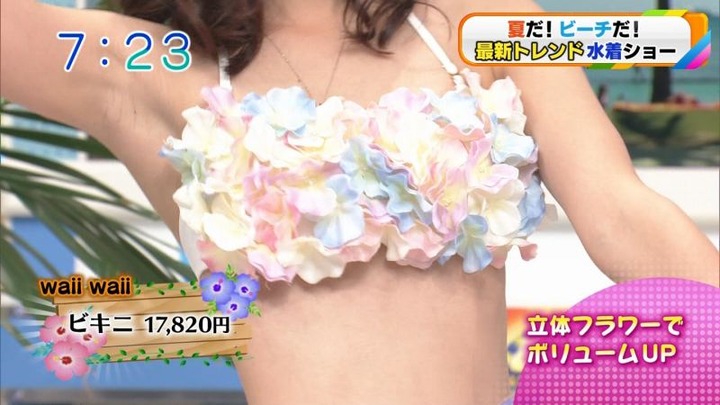 スタジオで行われたHな水着ショーのキャプ画像 9