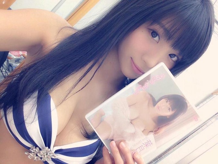 葉月あや　グラビアアイドルが水着で卓球してるエロ画像 20