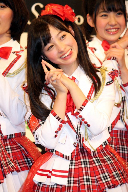 【画像あり】橋本環奈のTシャツ胸強調がイラやしい 16