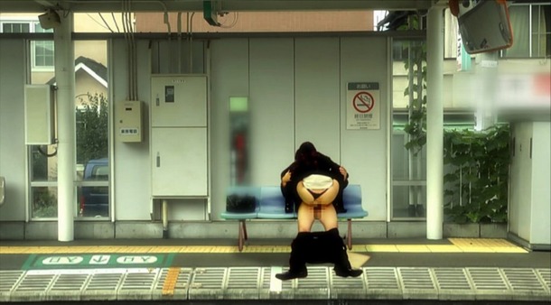 駅のホームや歩道橋の上で野外セックスしてるAVエロ画像 17