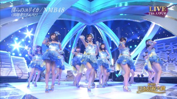AKB48がLIVE中にパンチラしてるエロキャプ画像30枚 16