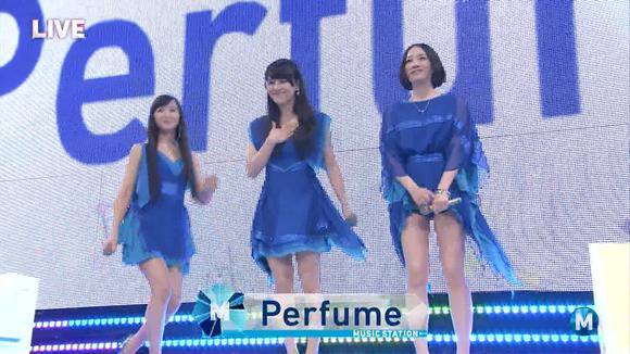 MステでPerfumeの生足がエロいキャプ画像30枚 11