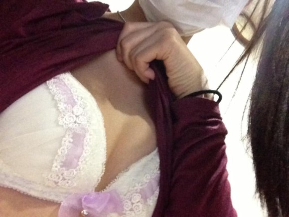 貧乳おっぱいで可愛いブラジャーしてる女の子のエロ画像35枚 10