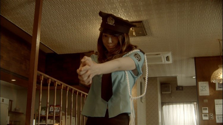 夏帆が制服姿で開脚パンチラしてるエロキャプ画像 4