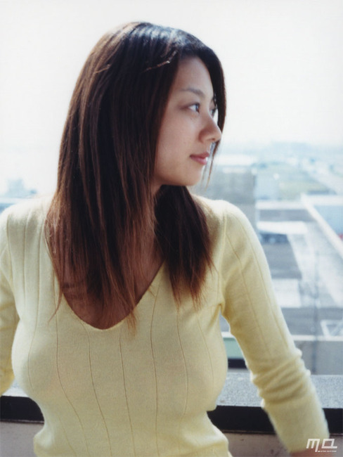 後ろからモミモミしたい着衣巨乳な女の子のエロ画像 6