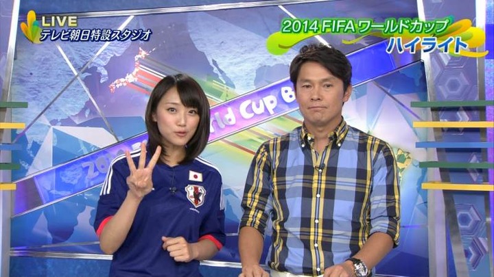 竹内由恵女子アナウンサーのサッカー日本代表コスプレが可愛い 11