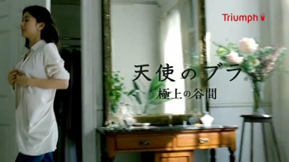 篠原涼子の赤いブラジャー姿がエロい画像まとめ　【人妻・熟女】 20