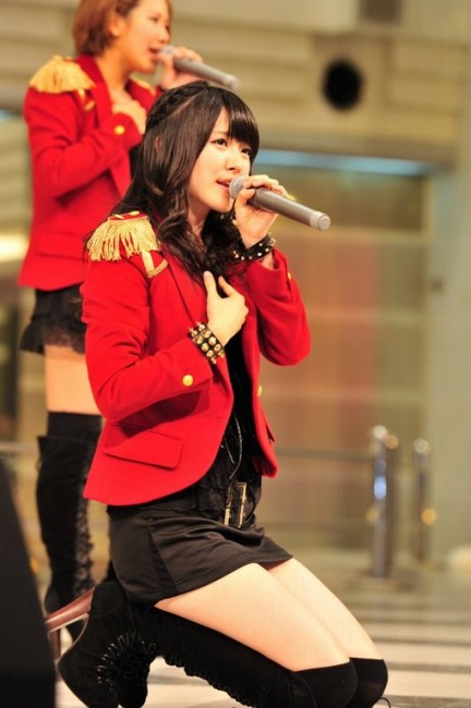 太ももをさすりたくなるアイドルのエロ画像30枚 8