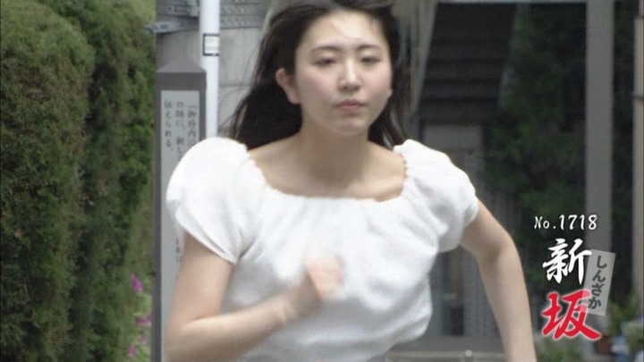 椎名香奈江 アイドルのパンツが下から見えてるエロ画像 23