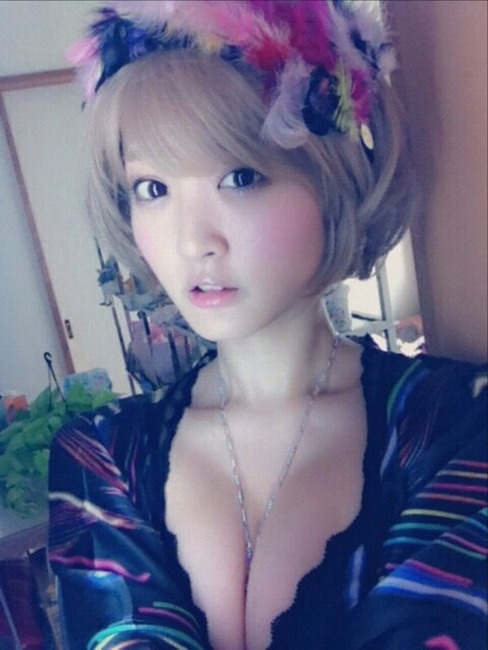 グラビアアイドルの自撮り写メで抜きたいので画像ください！ 26