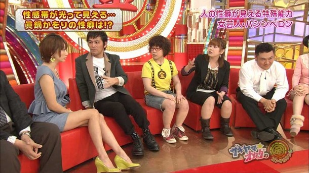 眞鍋かをりがミニスカ姿で太ももがエロい画像 11