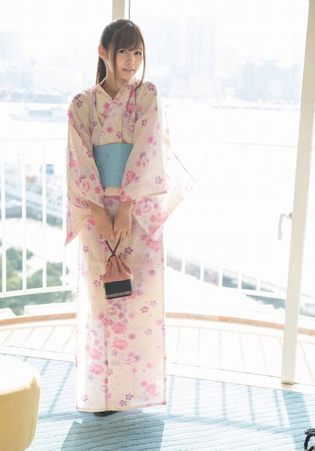 紺野ひかる　AV女優の下着姿がエロい画像 17