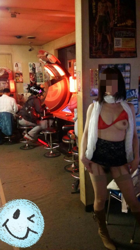【本格露出デートエロ画像】ネカフェ・ゲーセン…公共の場でスリル満点過ぎてやめられないｗｗｗｗｗ 13