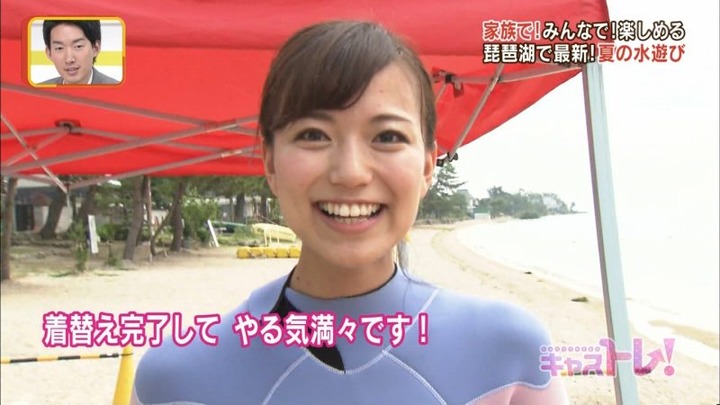 斎藤真美女子アナウンサーのウエットスーツ姿がエロいキャプ画像 1