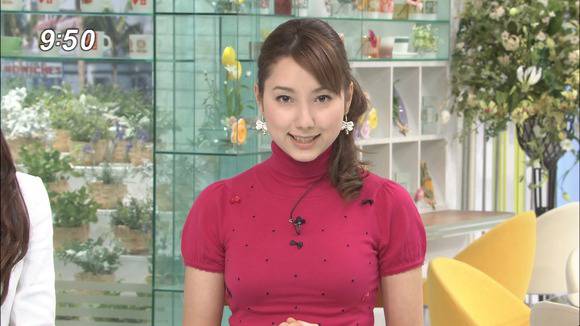 人気女子アナのパンチラや胸チラがエロいお宝エロキャプ画像50枚 19