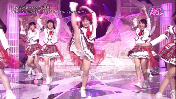 橋本環奈さんがライブ中にパンチラしてるエロ画像50枚 26