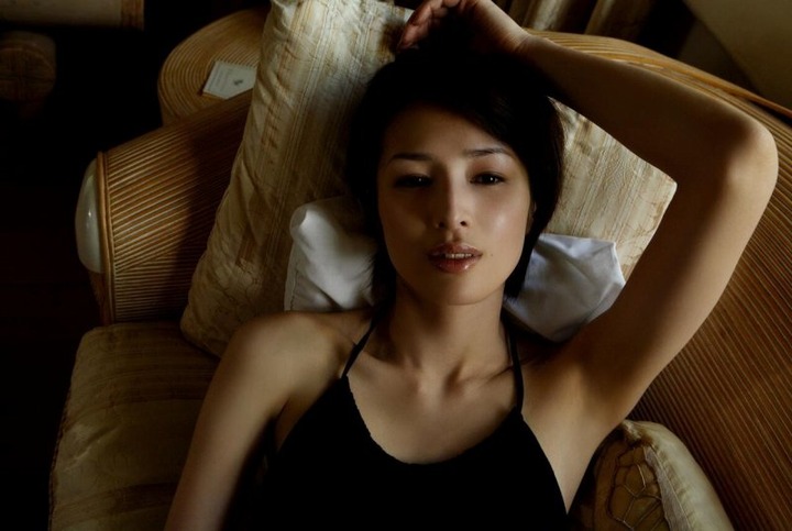 吉瀬美智子の乳首が見えそうなエロ画像 2