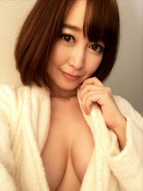人気AV女優の自撮りエロ写メ、撮影会がすごい！ 14