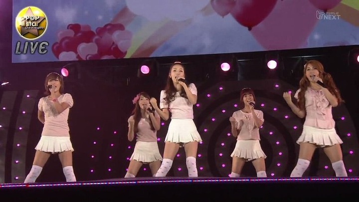 KARAのミニスカニーソライブがエロい画像 24