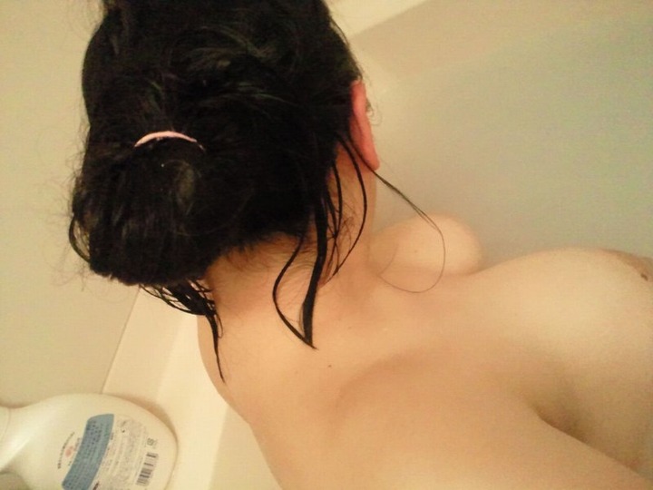 うなじがセクシーなお姉さんのフェチ画像 4