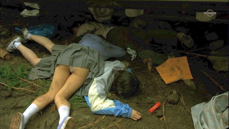 パンチラしてる夏菜のエロキャプ画像など 16