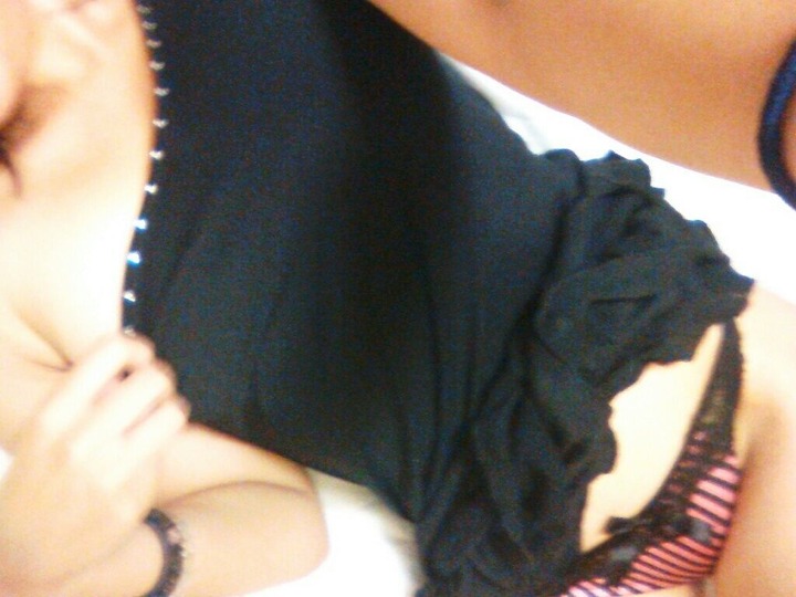 黒髪ロングの素人女神のおっぱいが丸見えなエロ写メ・画像 12