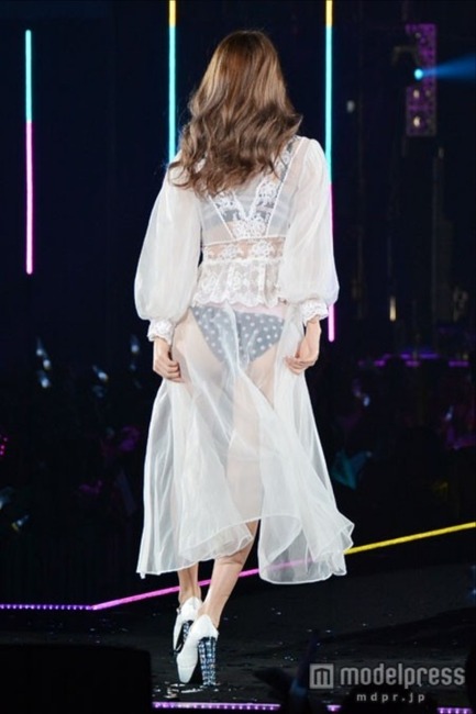 マギーの水玉下着がエロい画像 8