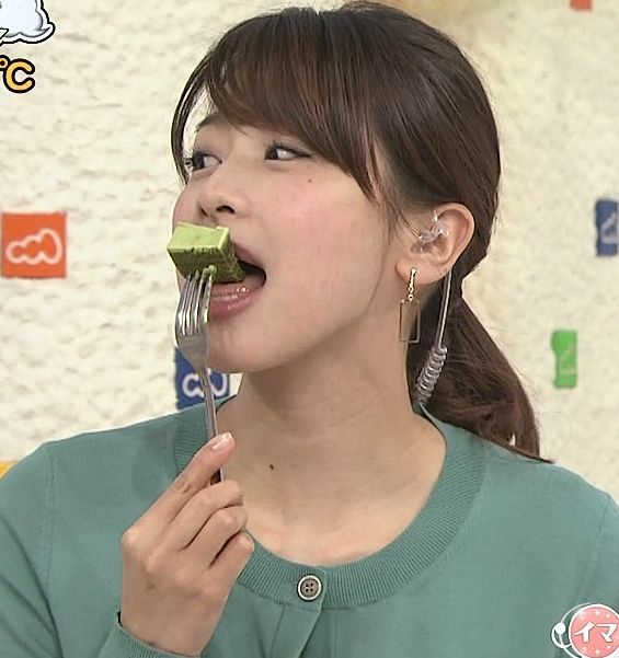 カトパンのパンチラや胸チラしてるエロ画像 2