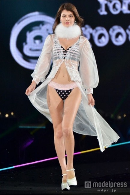 マギーの水玉下着がエロい画像 4